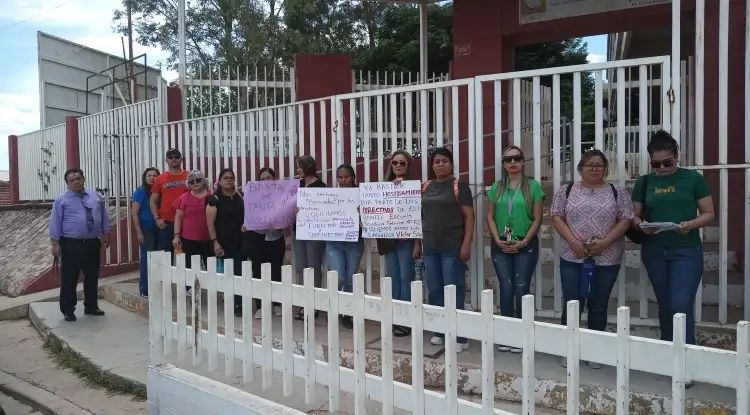 Maestros De Secundaria En Nogales Sonora Se Manifiestan Por Despidos