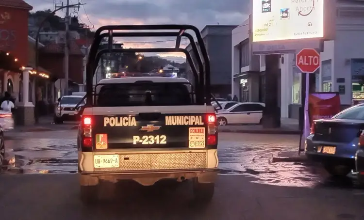 Se lleva sujeto a mano armada la venta del día de farmacia