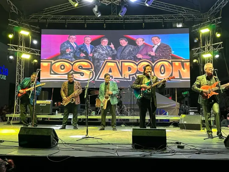 Cierran Fiestas de las Flores la agrupación Los APSON