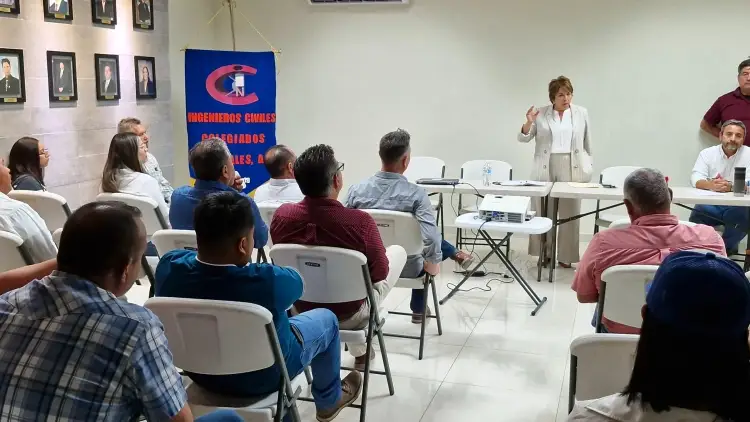 Visita Lety Amparano a integrantes del Colegio de Ingenieros