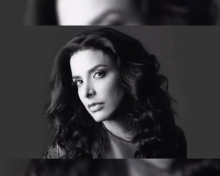 Lamentan medio artístico partida de Verónica Toussaint