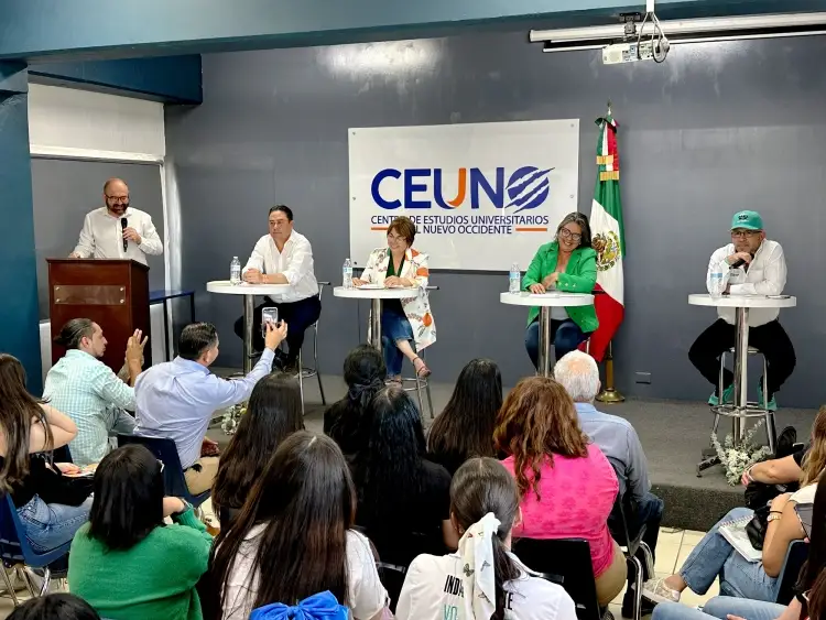 Llevan candidatos a la presidencia propuestas a universitarios