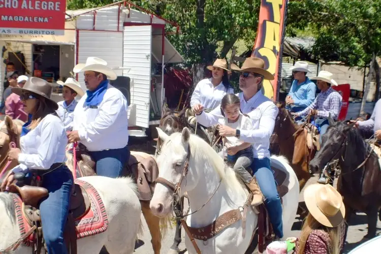 Cabalga Jesús Pujol por los “Caminos de Kino”