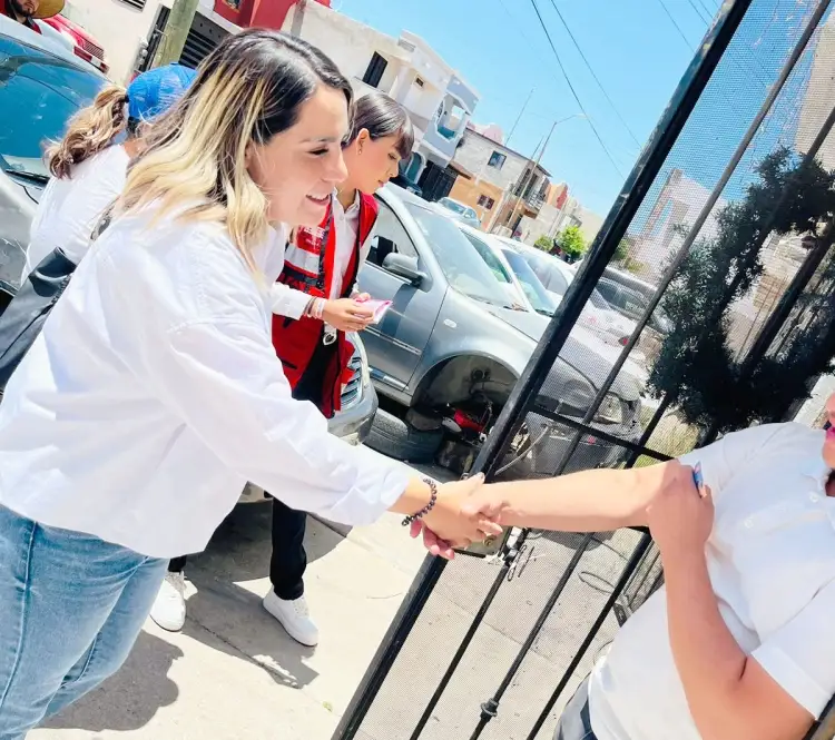 Lleva Celeste Bojórquez sus propuestas a Las Bellotas