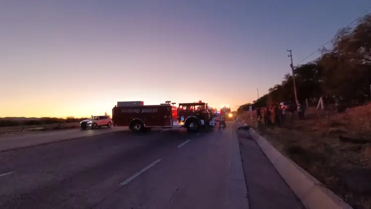 Aparatoso accidente deja 8 heridos en carretera de Nogales