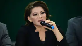 Insta Lorenia Valles a fortalecer el sistema democrático del país.