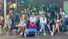 Escuchan propuestas de Marcela Maval