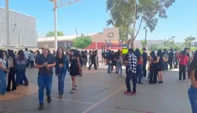 Conmemoran y festejan estudiantes su día con fiesta y actividades