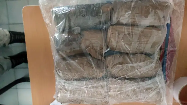 Encuentran en garita mochila que contenía metanfetaminas