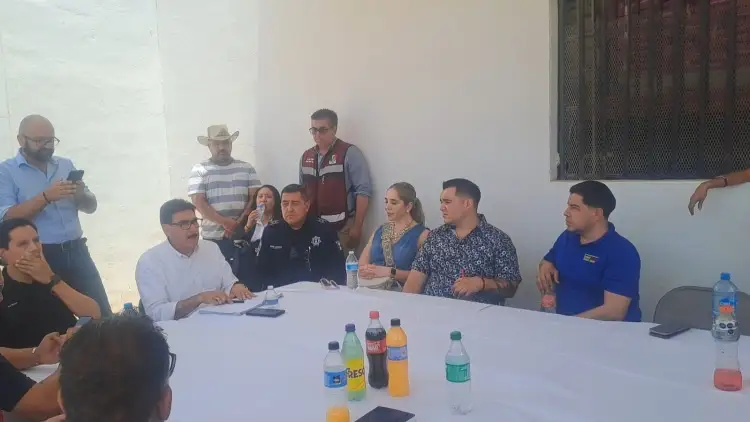 Ve Alcalde avances de obras con comerciantes, constructora y la SIDUR