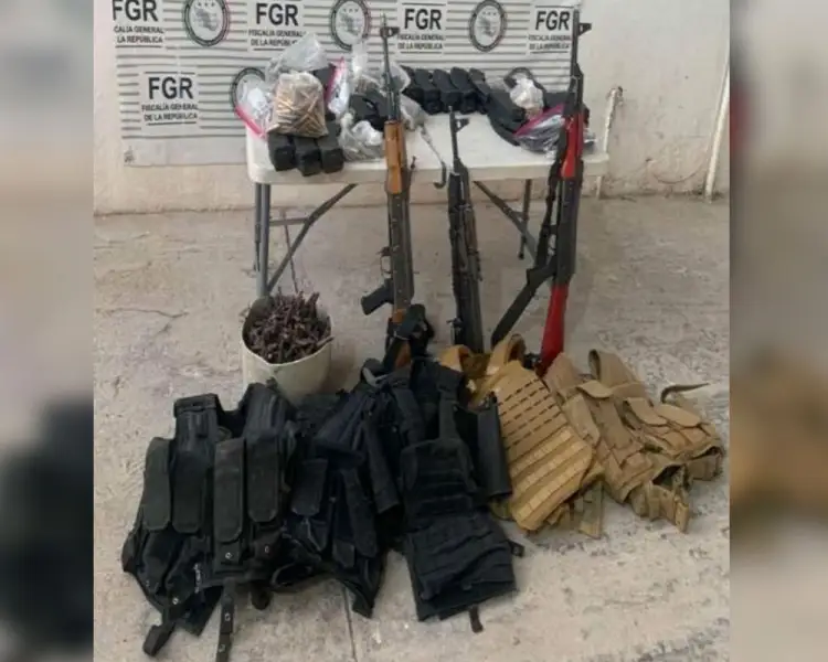 Decomisan arsenal y equipo táctico en Caborca