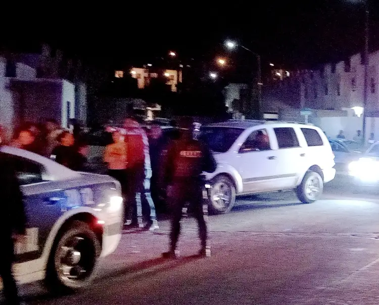 A punto pareja de ser alcanzados por proyectiles