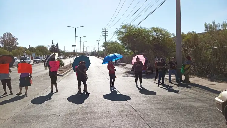 Hacen manifestación por la falta de agua en la San Miguel