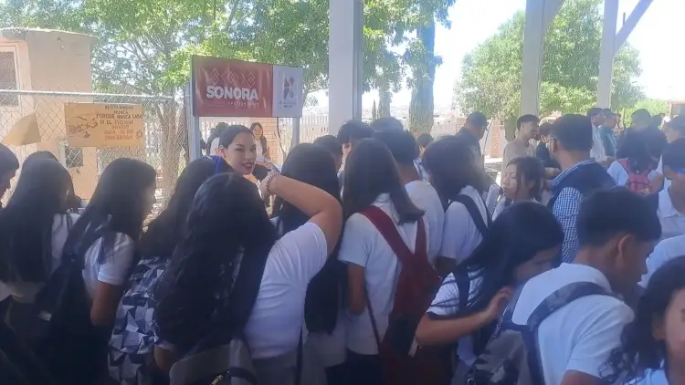 Autoridades fortalecen prevención en secundaria contra adicciones y violencia