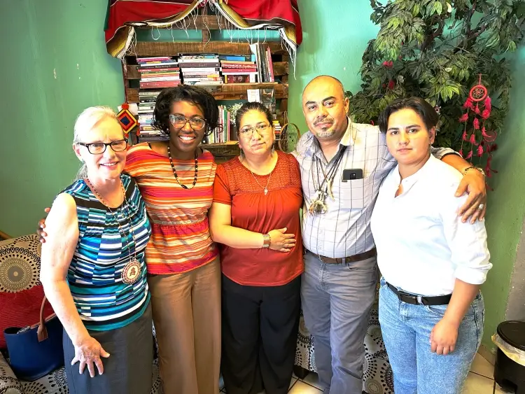 Tienen encuentro Apaches con Consulado de EU en Nogales, Sonora