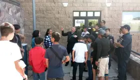 Visitan niños y adolescentes jefatura de Policía Preventiva