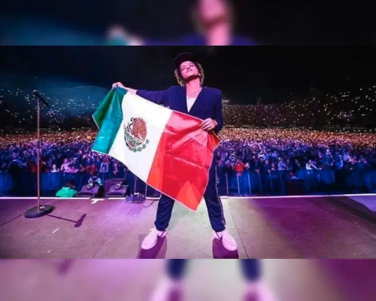 Enamora el cantante Bruno Mars a fans en México