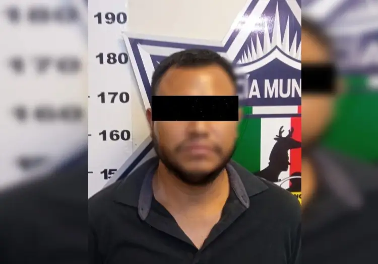 Detienen a persona armada por alterar orden en antro