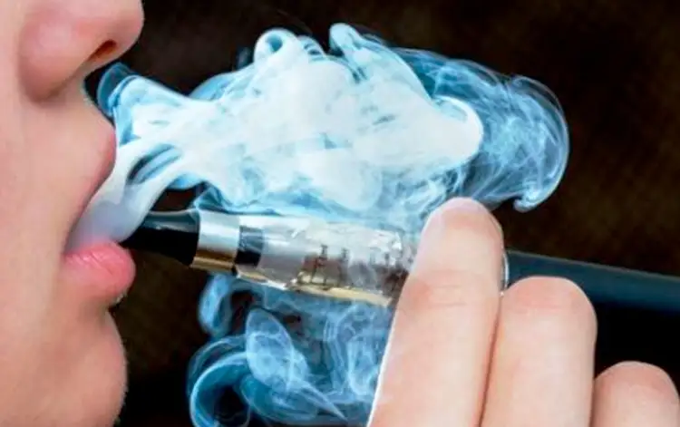 Menor se intoxica con cigarro electrónico