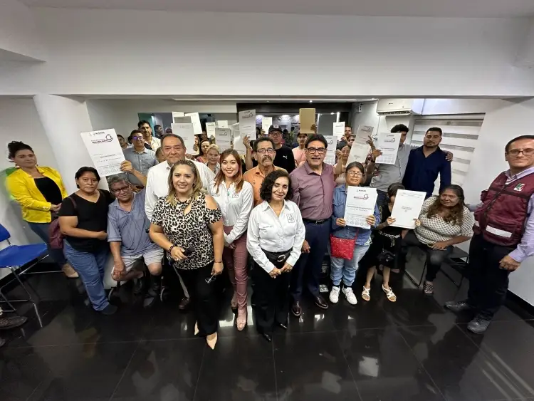 Entregan títulos de propiedad a nogalenses