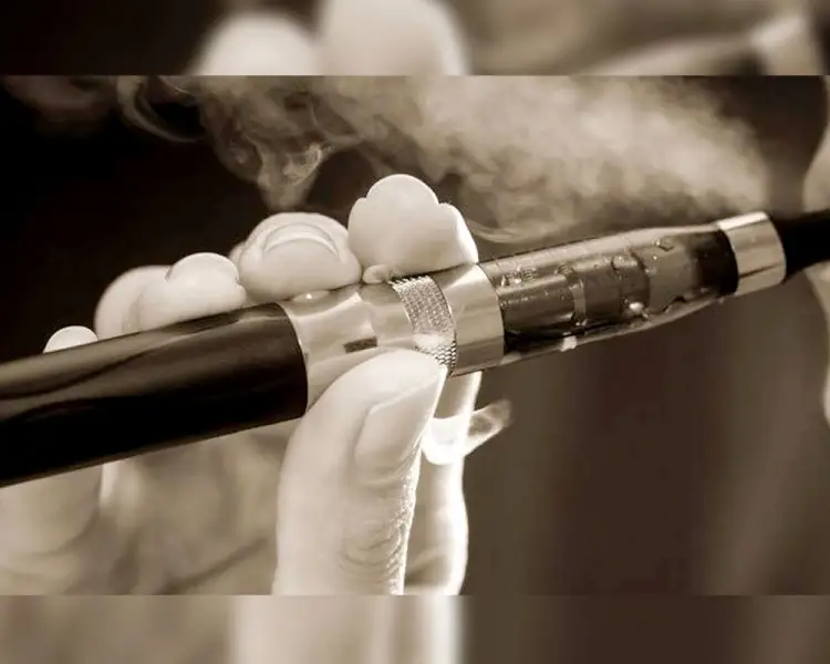 Internan a menor en hospital por intoxicación con cigarro electrónico