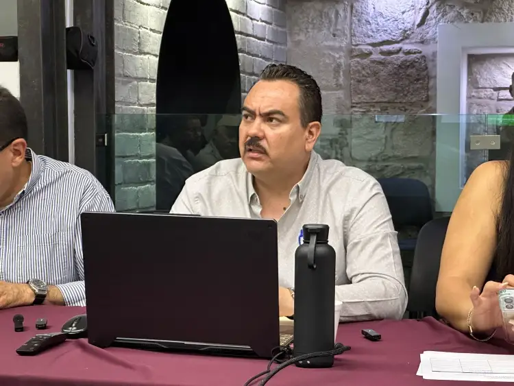 Trabajan en la reparación de pozos en diferentes puntos del municipio