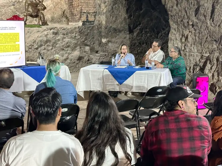 Resulta con gran éxito Simposio de Historia en Nogales