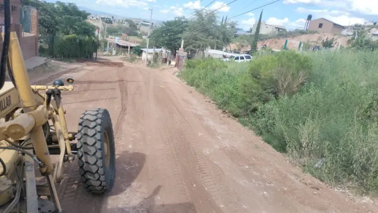 Mejoran calles de terracería en las colonias Las Torres y Colosio