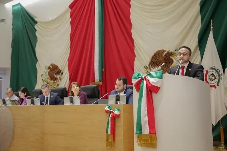 Exhortan a la SICT fortalecer movilidad en aeropuertos