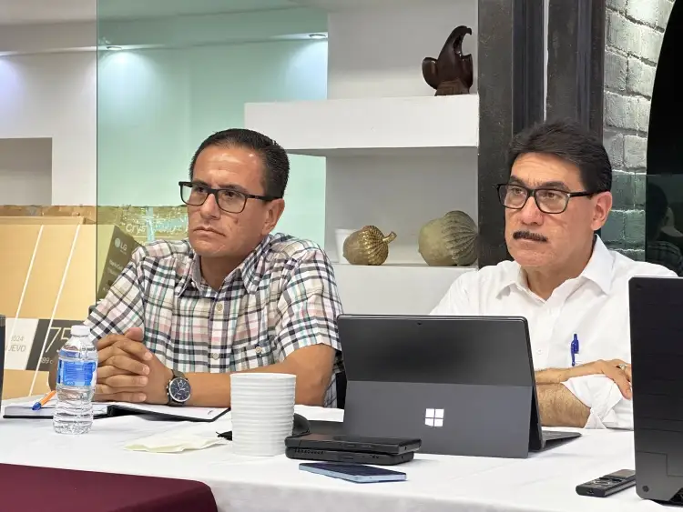 Presenta Alcalde a nuevo titular del Oomapas en La Mesa del Agua