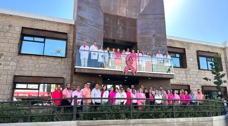 Colocan moño ‘Rosa’ por el mes de la sensibilización del cáncer de mama ...