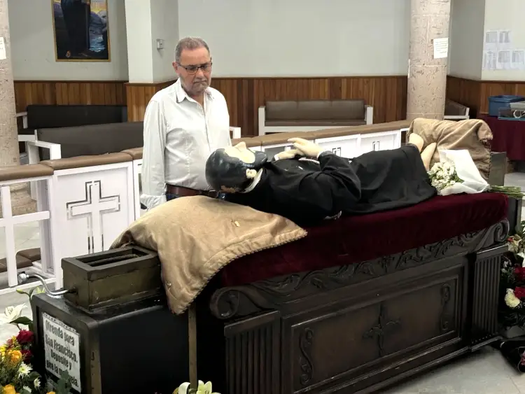 Caminan peregrinos más de 90 kilómetros para pagar sus mandas