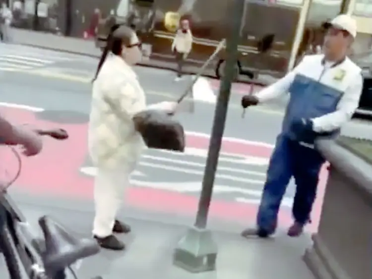 Ataca colombiana a migrante venezolano en NY; "¡Lárguese de éste país!"