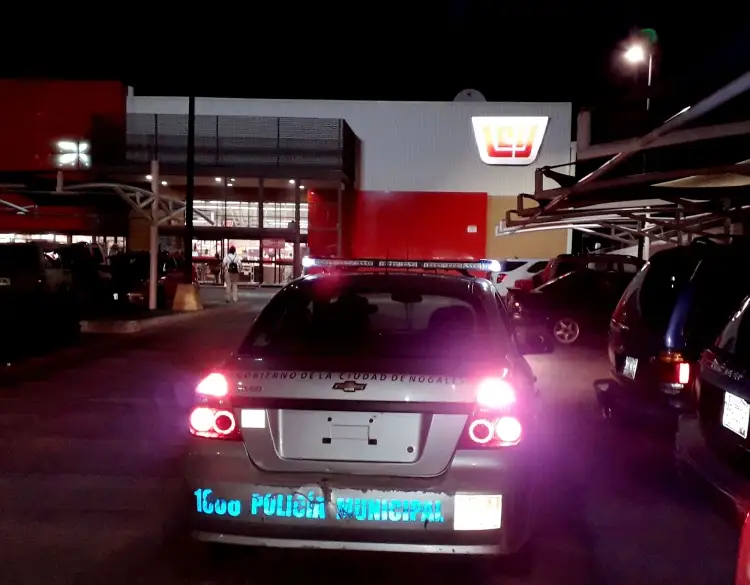 Amenaza sujeto con cometer un delito dentro de centro comercial