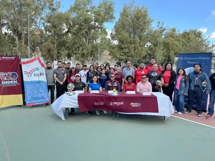 Entregan canchas en unidad deportiva; invierten 1 millón y medio de pesos