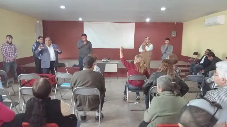 Se reúnen vecinos del Embarcadero con autoridades sobre explosiones