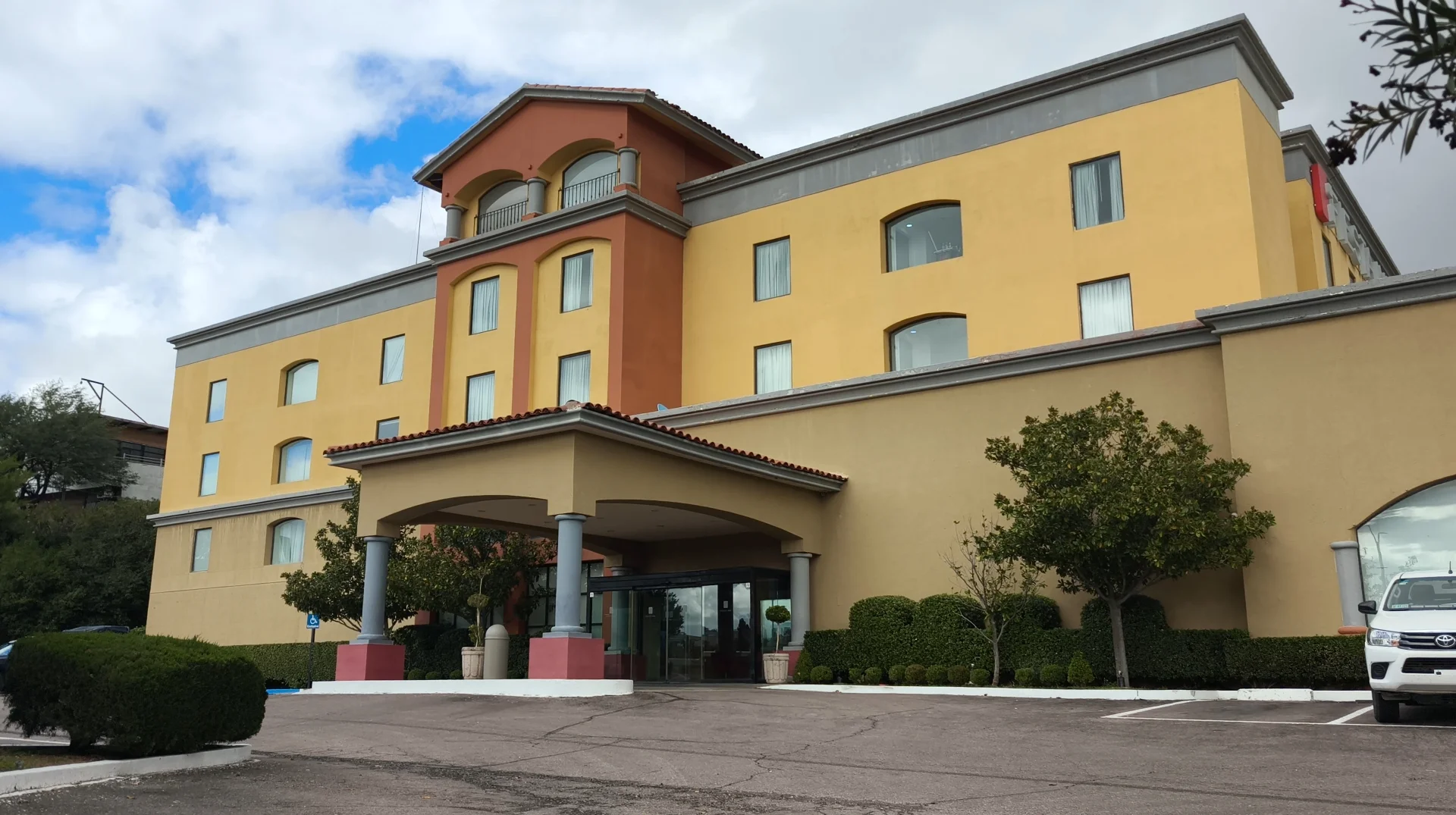 Otro incidente de intoxicación en el Fiesta Inn: solventes en el aire