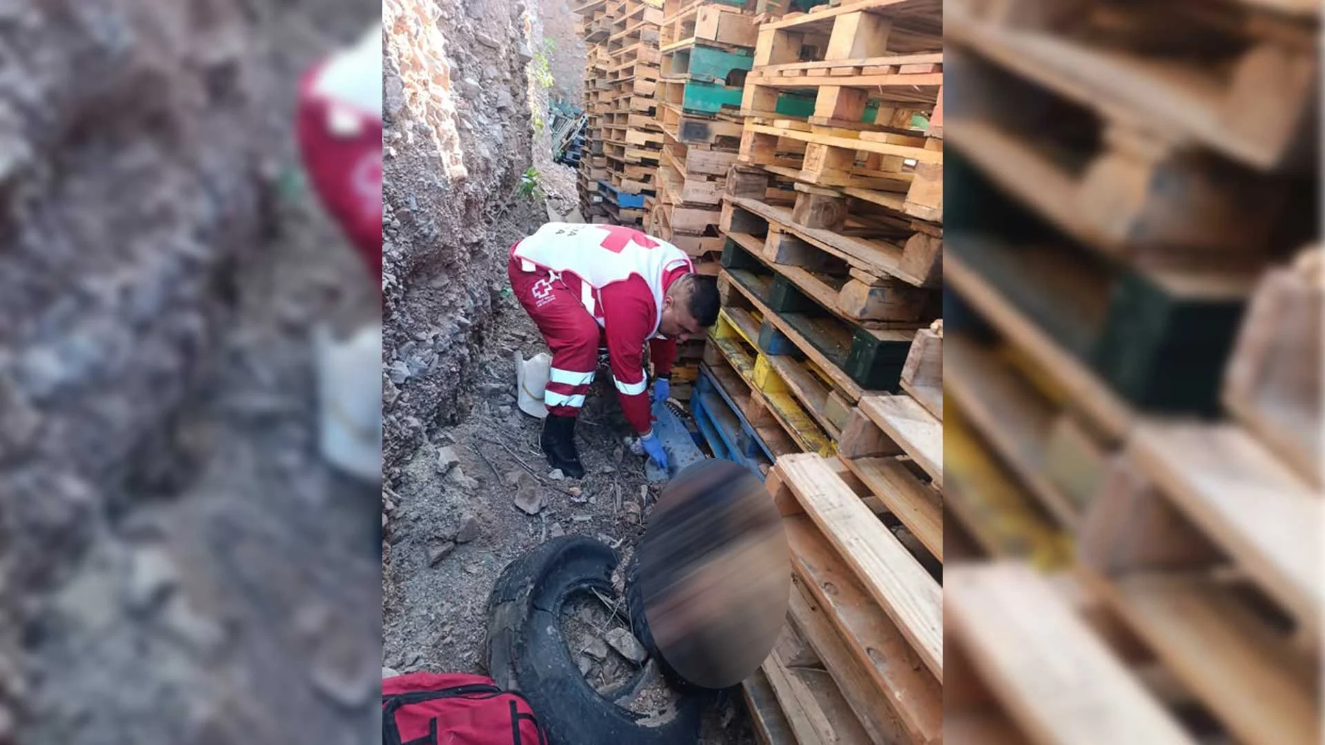 Rescatan a hombre que cayó de un cerro en la colonia Colosio