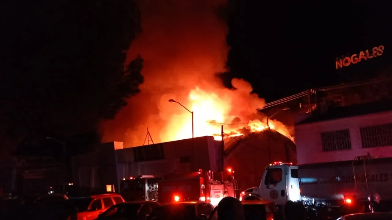 Arde local abandonado en la frontera de Nogales