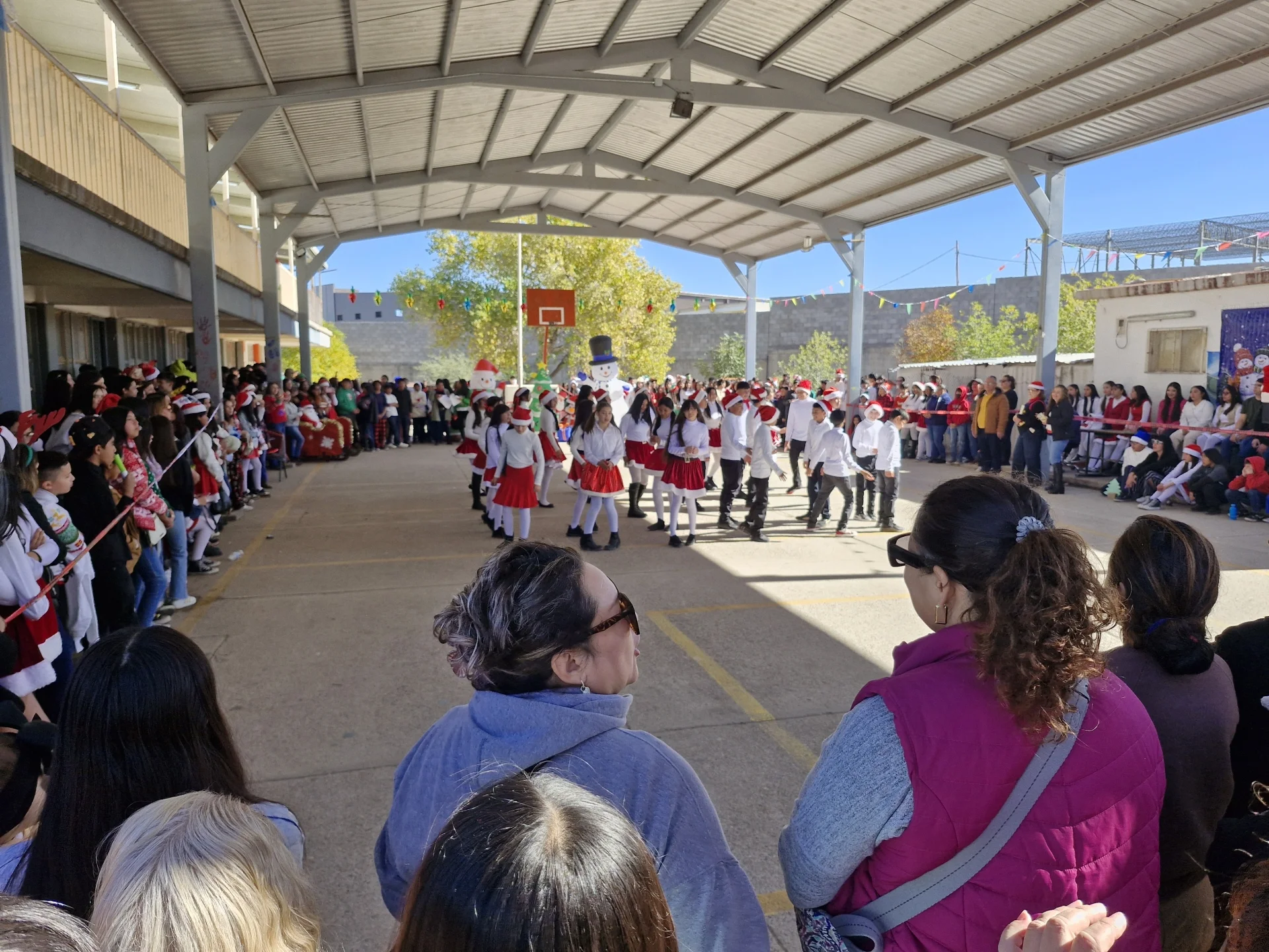 Secundaria “Juventino Vázquez Romo” fortalece su tradición con emotivo festival navideño