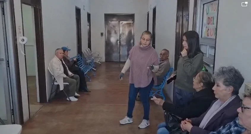 Oomapas llama a adultos mayores a digitalizar su huella para conservar descuento