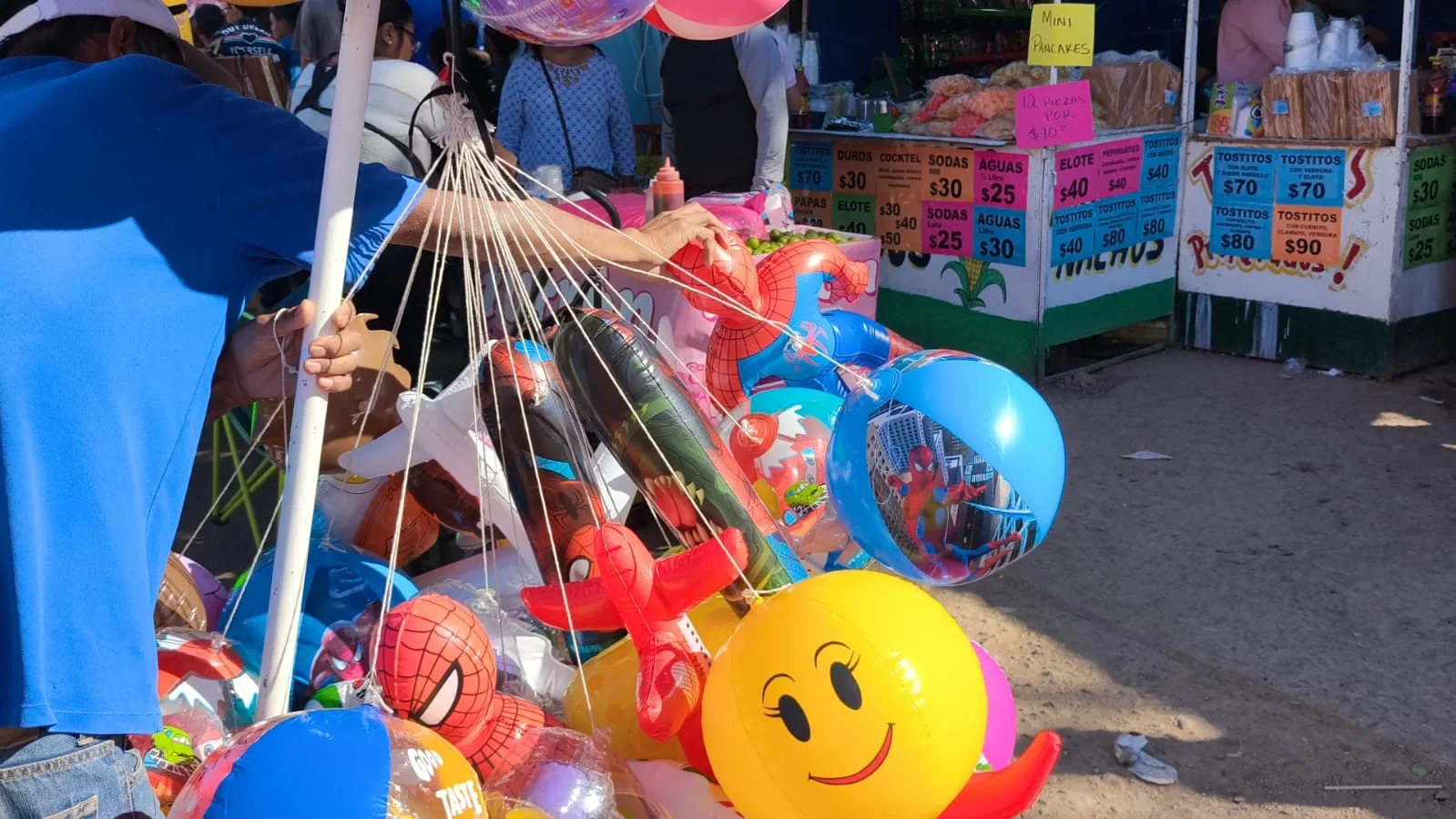 Pequeños negocios generan más empleos que la maquila, pero enfrentan presión