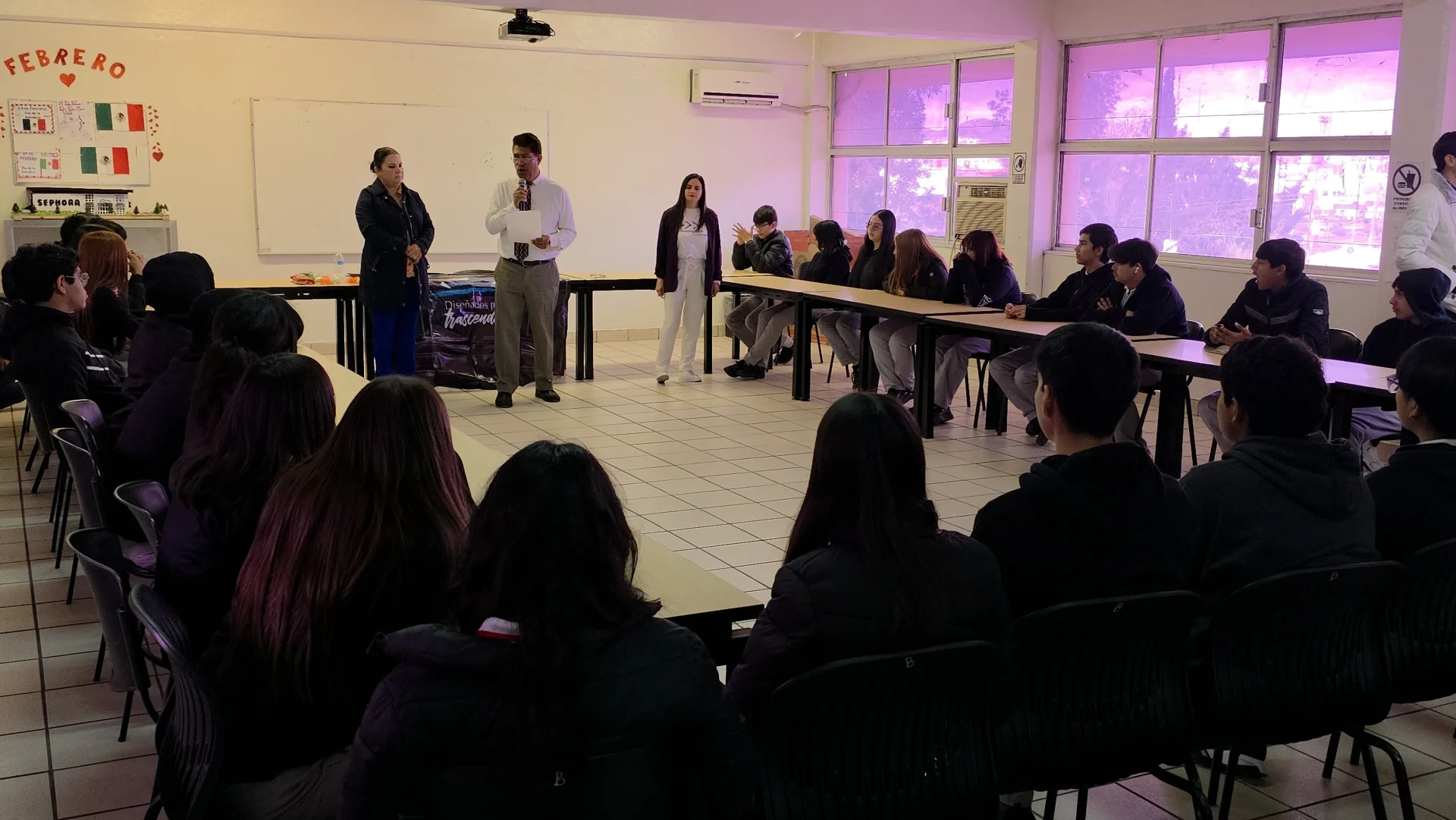 “No están aquí por accidente”: autora comparte mensaje de propósito en Nogales