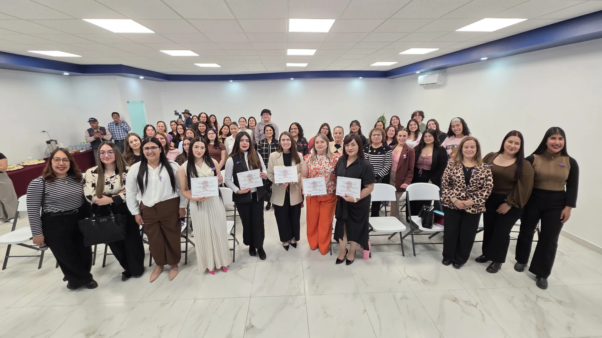 Reconocen el papel de la mujer en la contaduría durante encuentro profesional en Nogales