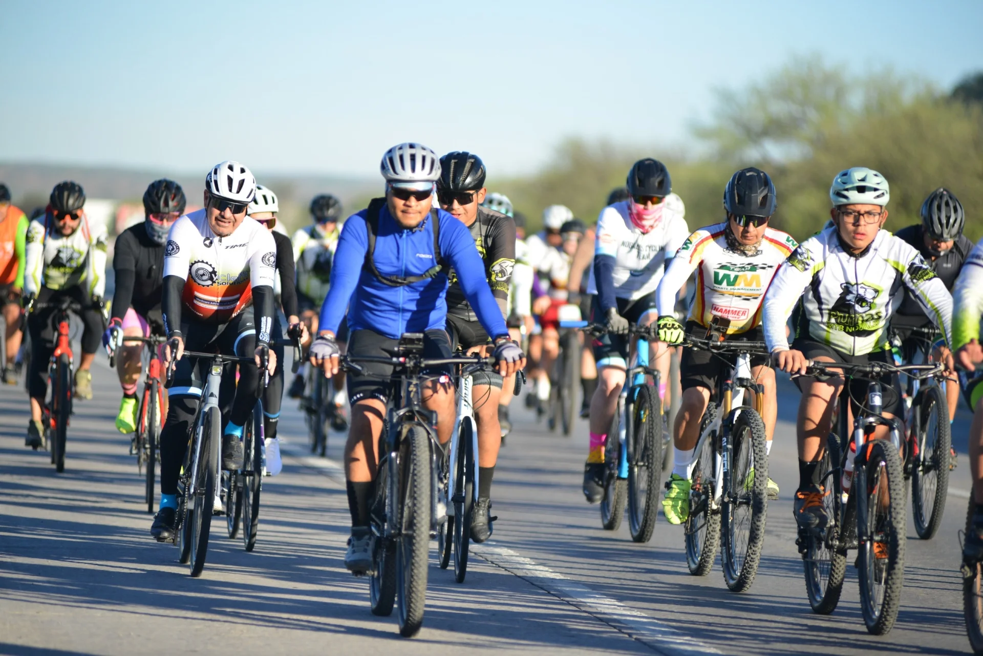 Ciclistas consolidan corredor deportivo con el primer Tour Nogales-Santa Ana