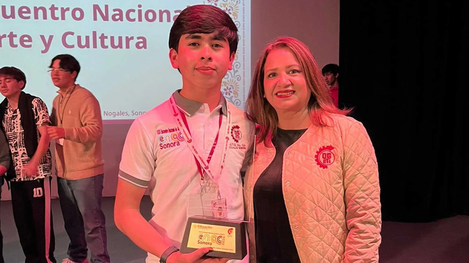 Talento juvenil de Nogales brilla en certámenes de declamación
