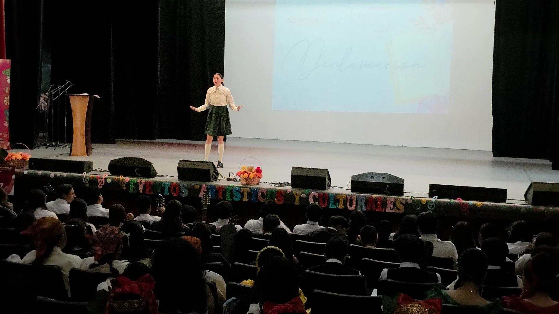 Secundarias de la Región 7 compiten por pase estatal en arte y cultura