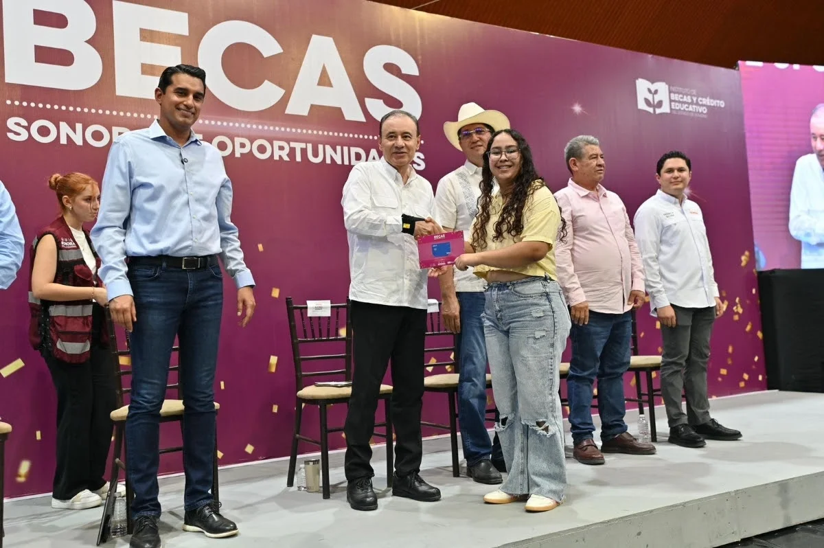 Impulsan educación y tecnología con becas universales en Sonora