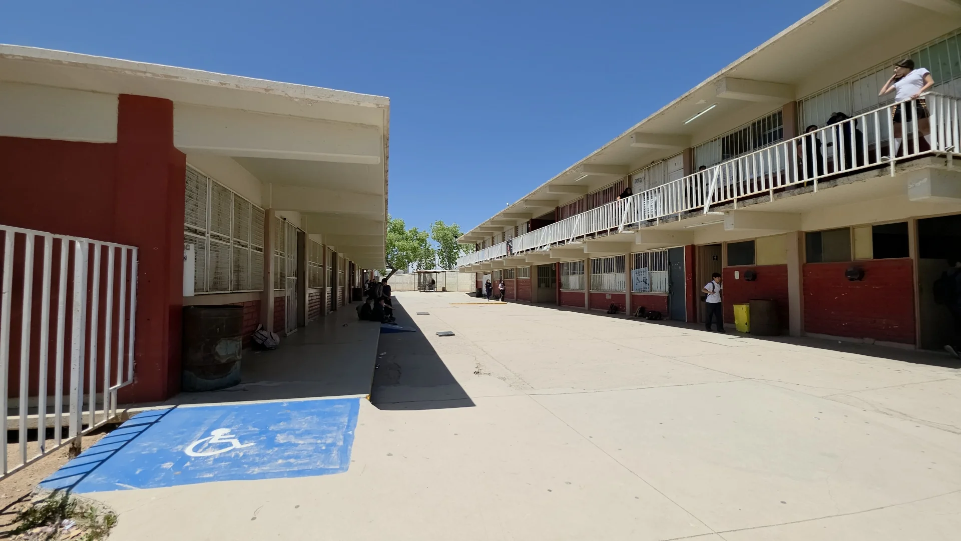 Refuerzan seguridad escolar tras amenazas en secundaria de Nogales