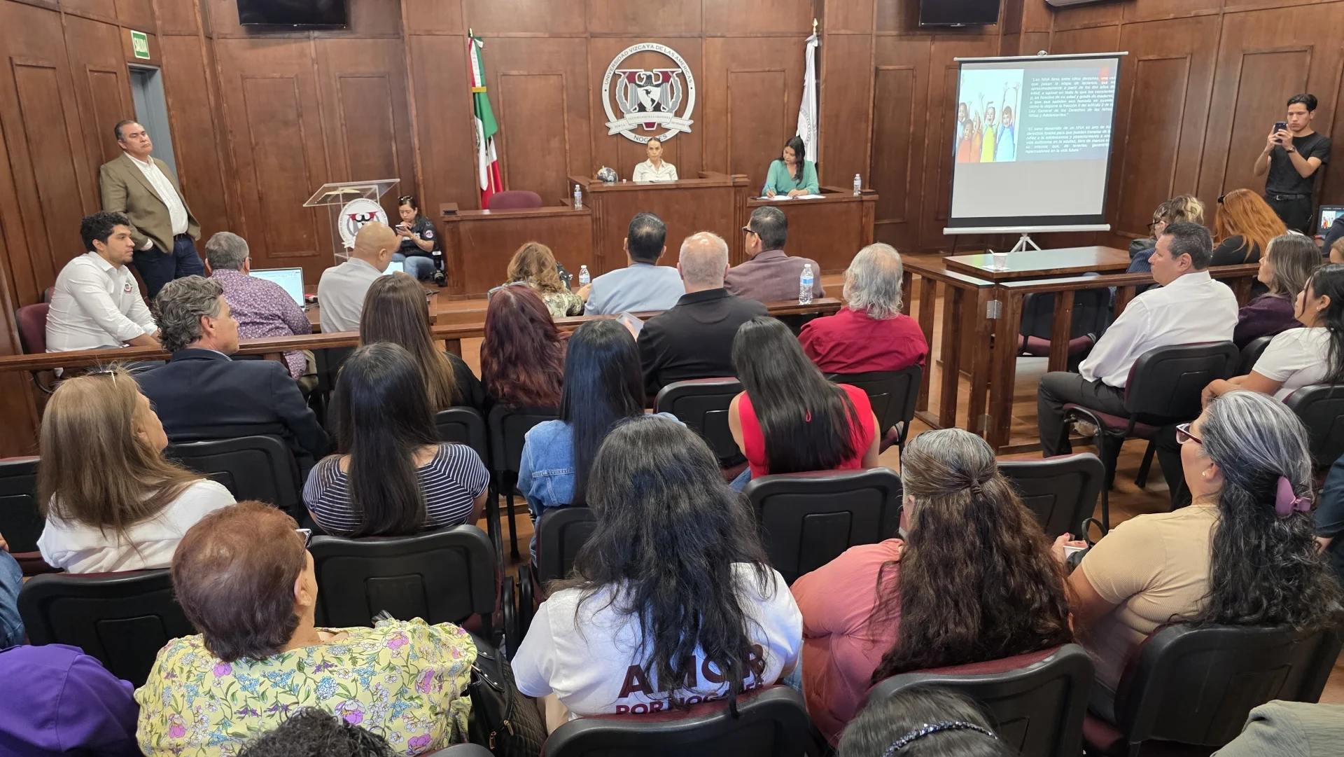 Analizan en Nogales mecanismos legales para proteger a menores en tribunales
